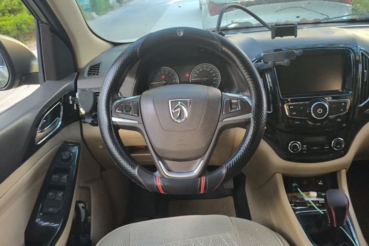 Used Baojun 730 2014 1.5L Manual Luxury Navigation ESP Version 7 Seats Steering Wheel