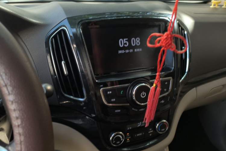 Used Baojun 730 2014 1.5L Manual Luxury Navigation ESP Version 7 Seats Audio And AC Panel