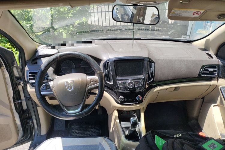 Used Baojun 730 2014 1.5L manual Comfort version 7 seats Center Console