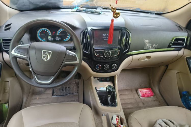 Used Baojun 730 2014 1.5L manual Comfort ESP version 7 seats Center Console