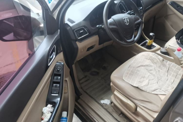 Used Baojun 730 2014 1.5L manual Comfort version 7 seats Driver Seat