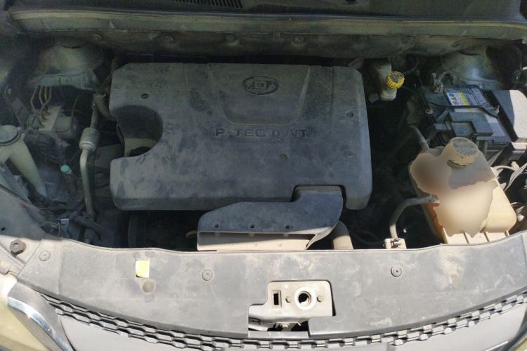 Used Baojun 730 2014 1.5L manual Comfort version 7 seats Engine Bay