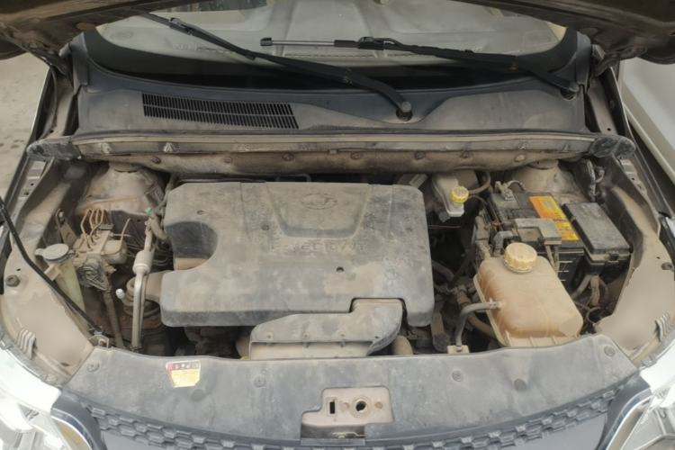 Used Baojun 730 2014 1.5L manual Comfort version 7 seats Engine Bay