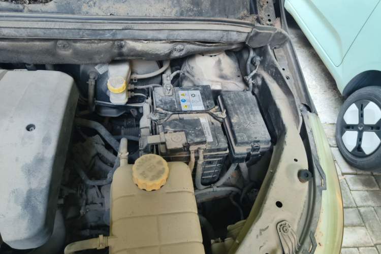 Used Baojun 730 2014 1.5L manual Comfort ESP version 7 seats Engine Bay Left