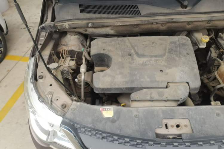 Used Baojun 730 2014 1.5L manual Comfort version 7 seats Engine Bay Right