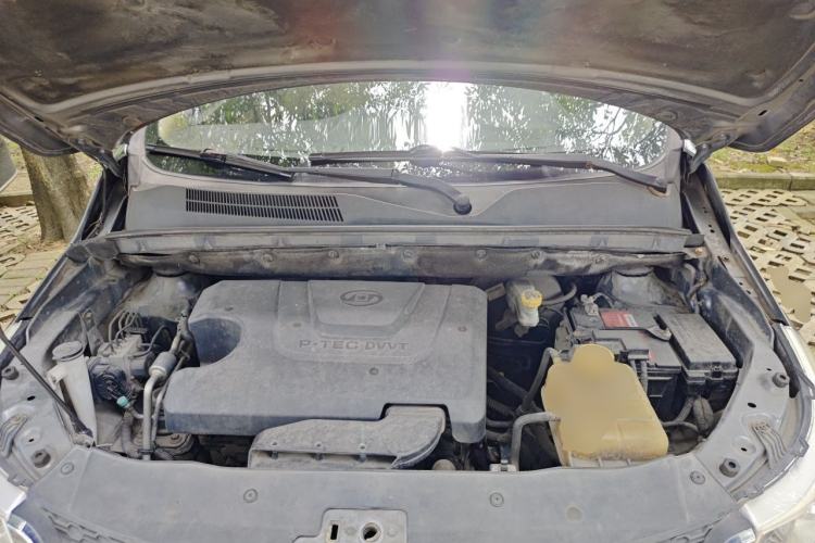 Used Baojun 730 2014 1.5L manual Comfort version 7 seats Engine Bay