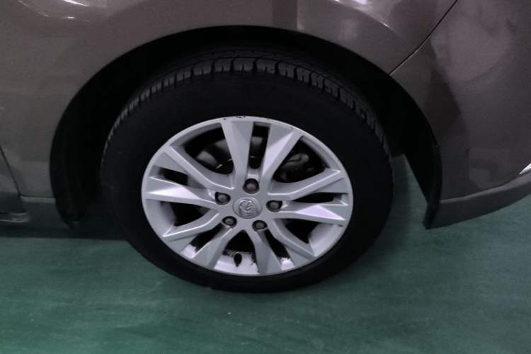 Used Baojun 730 2014 1.5L Manual Luxury Navigation ESP Version 7 Seats Exterior 1
