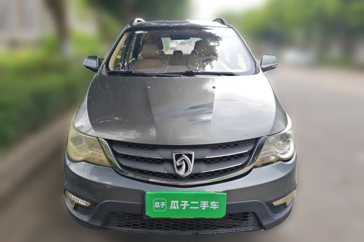 Used Baojun 730 2014 1.5L manual Comfort version 7 seats Front