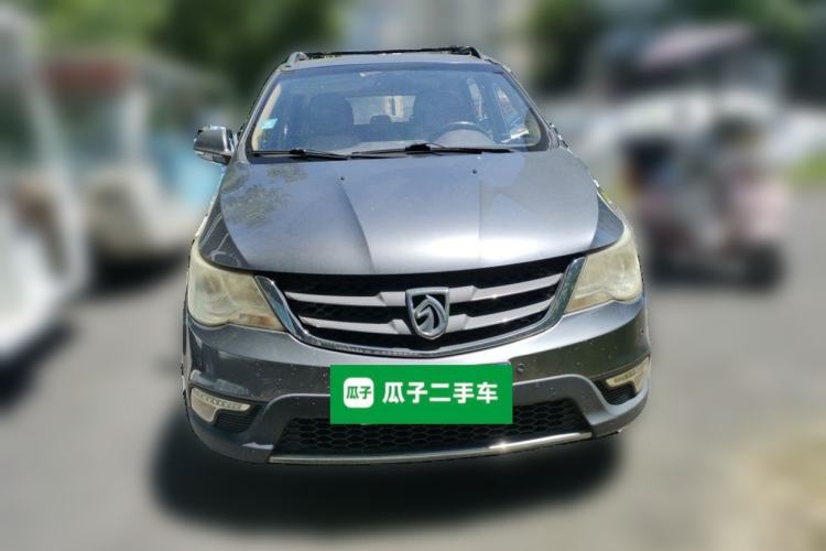 Used Baojun 730 2014 1.5L manual Comfort version 7 seats Front