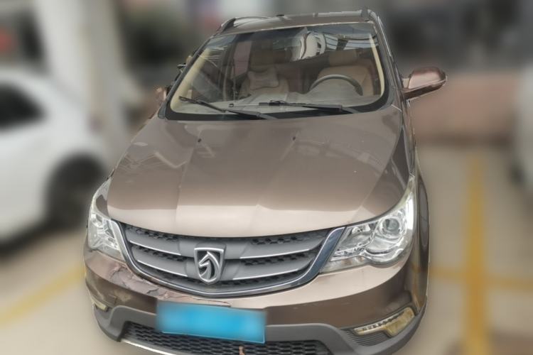 Used Baojun 730 2014 1.5L manual Comfort version 7 seats Front