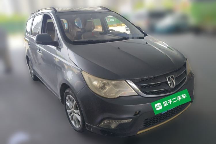 Used Baojun 730 2014 1.5L manual luxury trim 7 seats Front Right 45 Deg