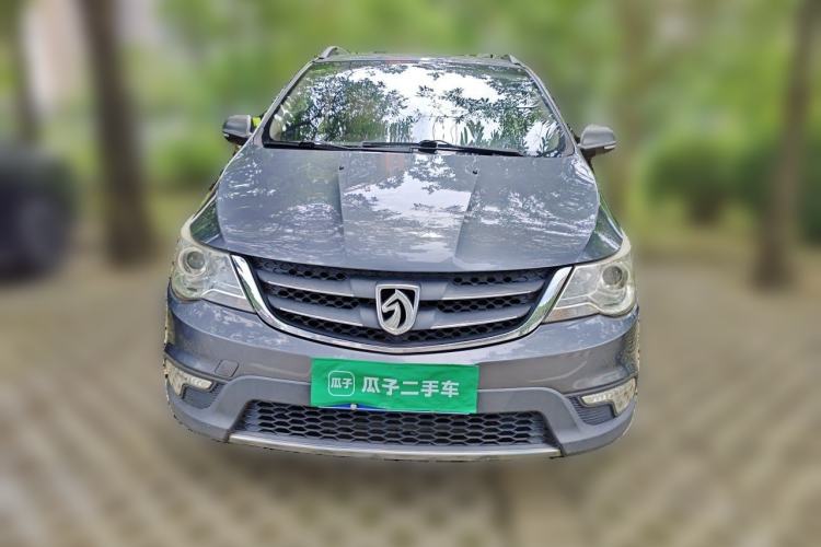 Used Baojun 730 2014 1.5L manual Comfort version 7 seats Front