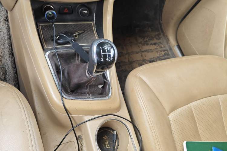 Used Baojun 730 2014 1.5L manual Comfort version 7 seats Gear Lever