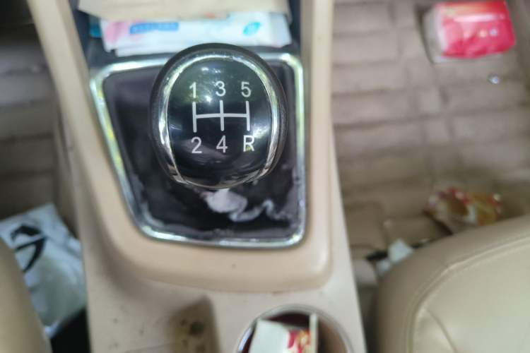 Used Baojun 730 2014 1.5L manual Comfort ESP version 7 seats Gear Lever