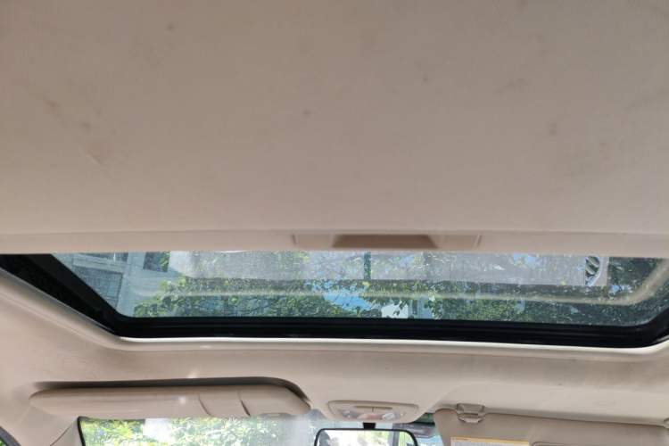 Used Baojun 730 2014 1.5L manual Comfort version 7 seats Headliner
