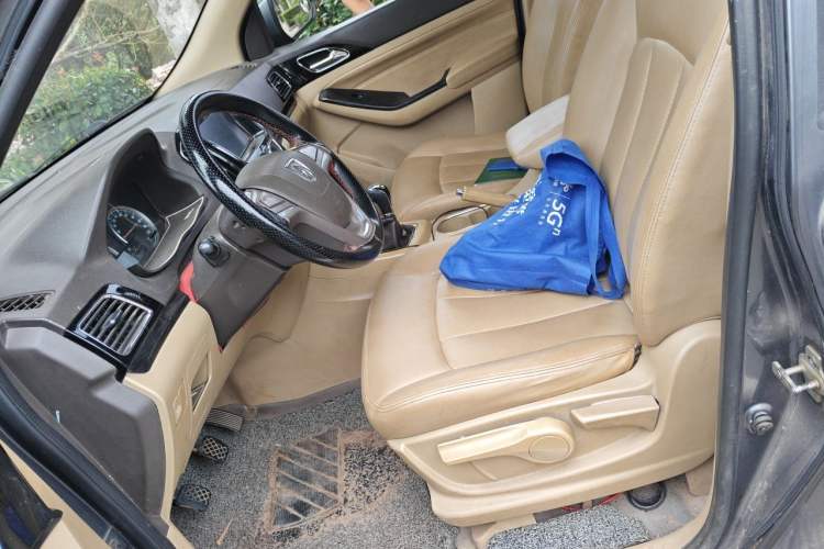 Used Baojun 730 2014 1.5L manual Comfort version 7 seats Left Front Seat