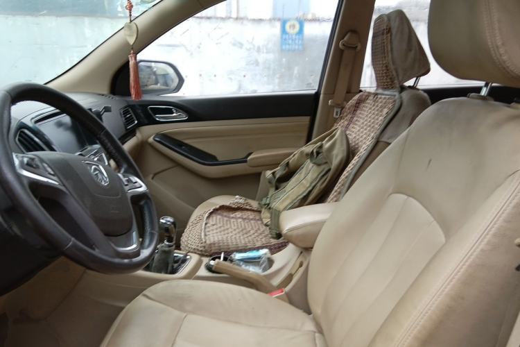 Used Baojun 730 2014 1.5L manual luxury trim 7 seats Left Front Seat