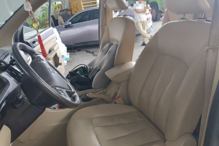 Used Baojun 730 2014 1.5L manual luxury trim 7 seats Left Front Seat