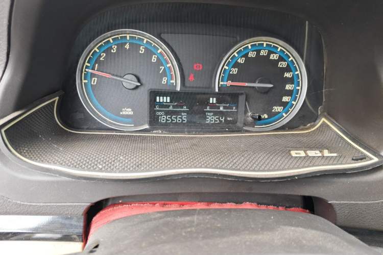 Used Baojun 730 2014 1.5L manual Comfort version 7 seats Odometer Close Up