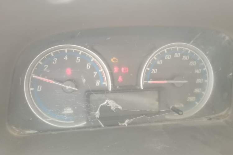Used Baojun 730 2014 1.5L manual Comfort version 7 seats Odometer Close Up