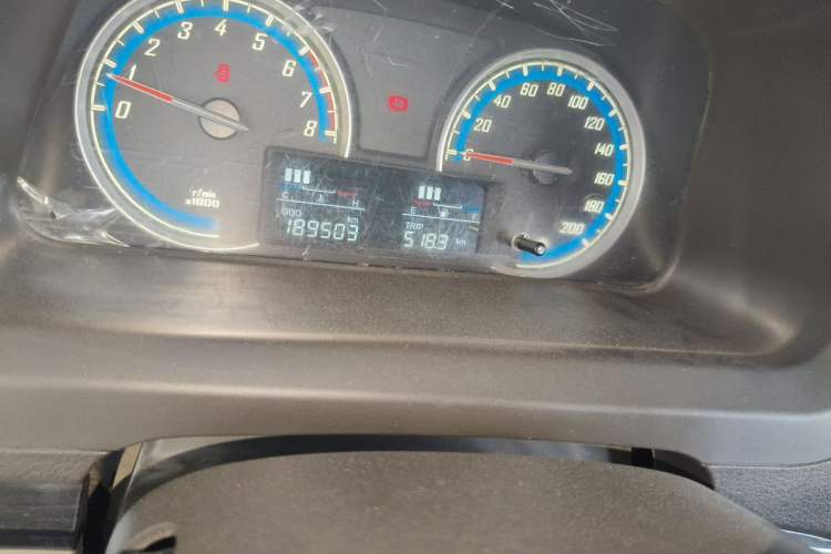 Used Baojun 730 2014 1.5L manual luxury trim 7 seats Odometer Close Up