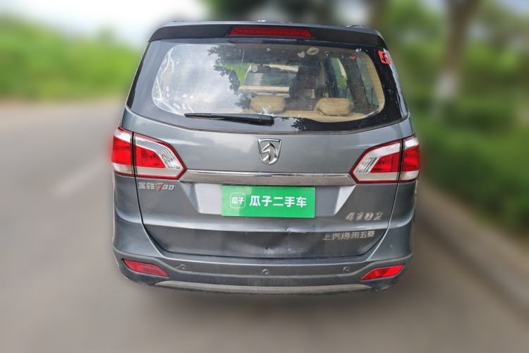 Used Baojun 730 2014 1.5L manual Comfort version 7 seats Rear