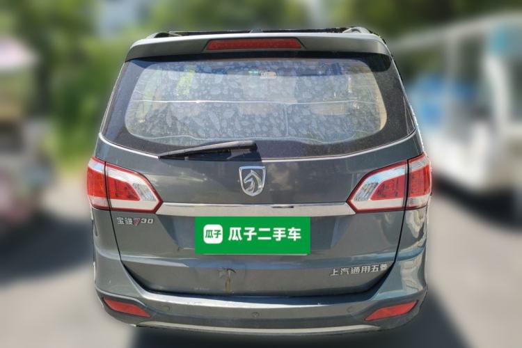 Used Baojun 730 2014 1.5L manual Comfort version 7 seats Rear