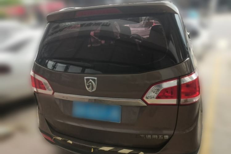 Used Baojun 730 2014 1.5L manual Comfort version 7 seats Rear