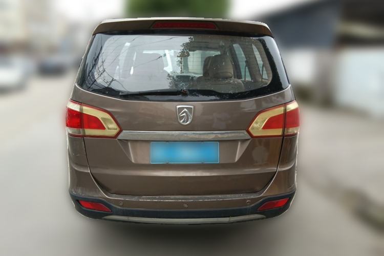 Used Baojun 730 2014 1.5L manual luxury trim 7 seats Rear