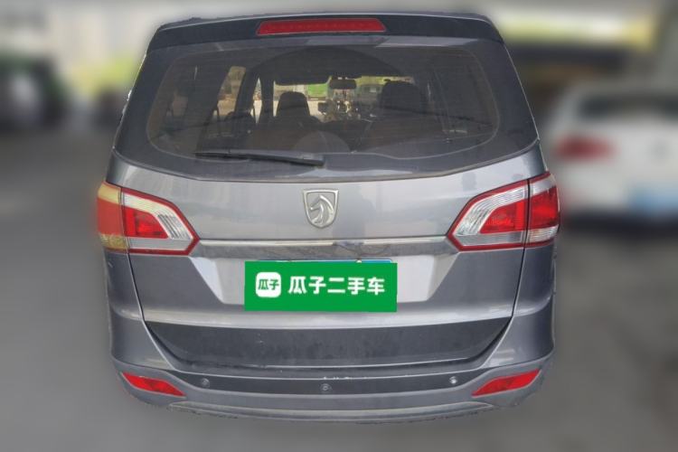 Used Baojun 730 2014 1.5L manual luxury trim 7 seats Rear