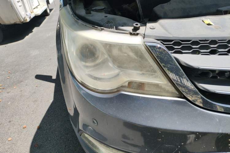 Used Baojun 730 2014 1.5L manual Comfort version 7 seats Right Front Headlight