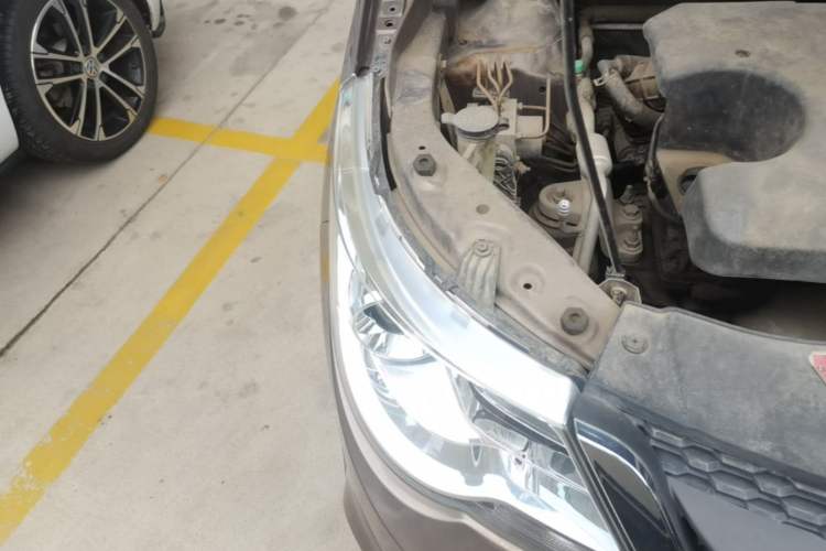 Used Baojun 730 2014 1.5L manual Comfort version 7 seats Right Front Headlight