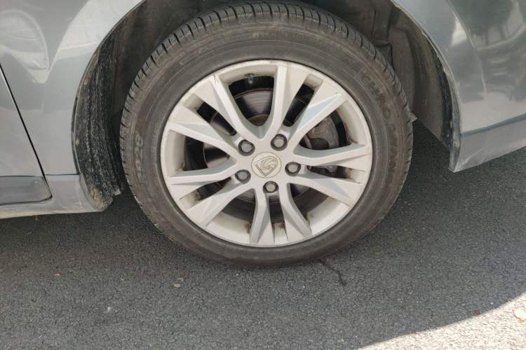 Used Baojun 730 2014 1.5L manual Comfort version 7 seats Right Front Wheel Hub