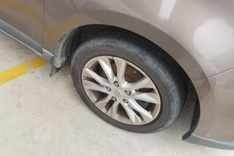 Used Baojun 730 2014 1.5L manual Comfort version 7 seats Right Front Wheel Hub