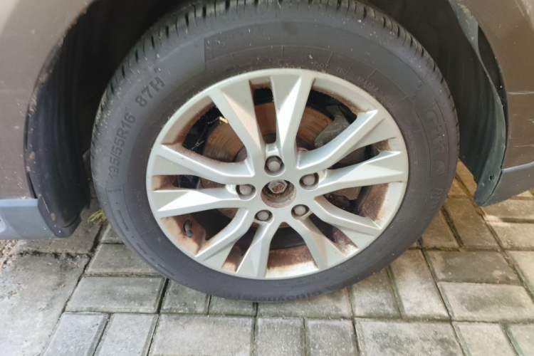 Used Baojun 730 2014 1.5L manual Comfort ESP version 7 seats Right Front Wheel Hub