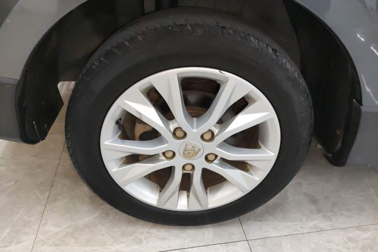 Used Baojun 730 2014 1.5L Manual Luxury Navigation ESP Version 7 Seats Right Rear Wheel Hub