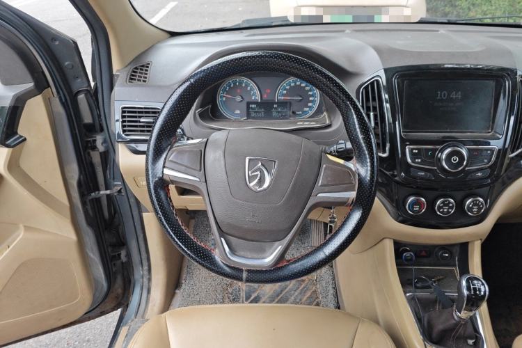 Used Baojun 730 2014 1.5L manual Comfort version 7 seats Steering Wheel