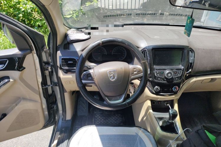Used Baojun 730 2014 1.5L manual Comfort version 7 seats Steering Wheel
