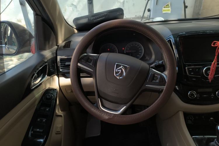 Used Baojun 730 2014 1.5L Manual Luxury Navigation ESP Version 7 Seats Steering Wheel