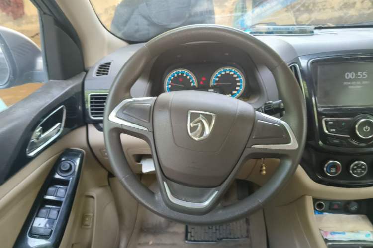 Used Baojun 730 2014 1.5L manual Comfort ESP version 7 seats Steering Wheel