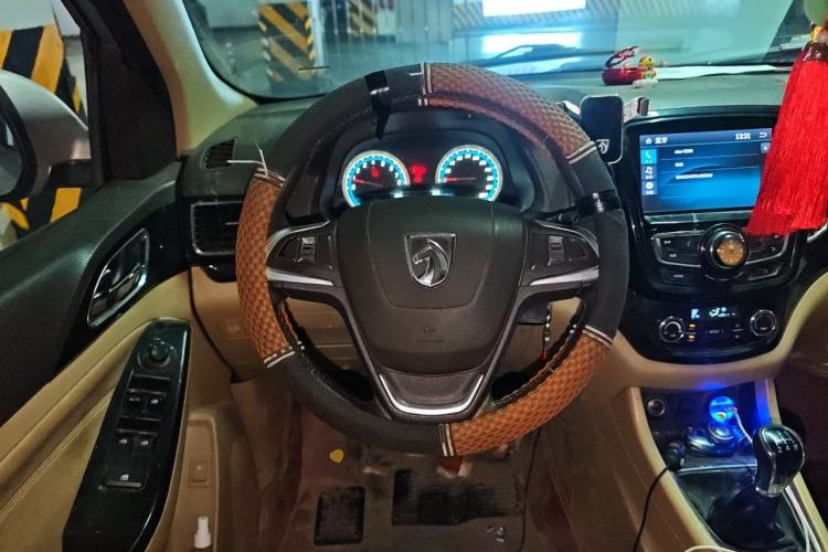 Used Baojun 730 2014 1.5L Manual Luxury Navigation ESP Version 7 Seats Steering Wheel