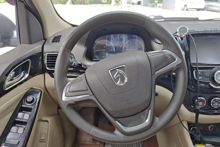Used Baojun 730 2014 1.5L manual Comfort version 7 seats Steering Wheel