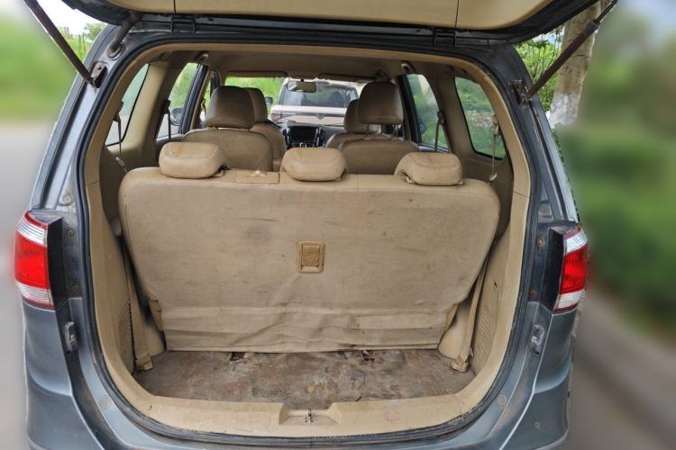 Used Baojun 730 2014 1.5L manual Comfort version 7 seats Trunk