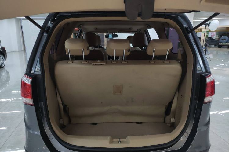 Used Baojun 730 2014 1.5L Manual Luxury Navigation ESP Version 7 Seats Trunk