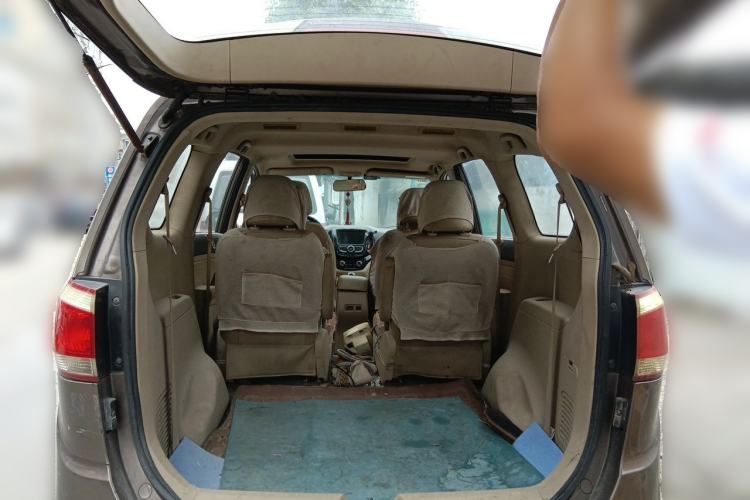 Used Baojun 730 2014 1.5L manual luxury trim 7 seats Trunk