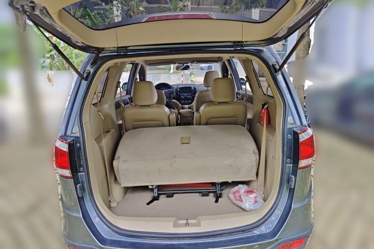 Used Baojun 730 2014 1.5L manual Comfort version 7 seats Trunk