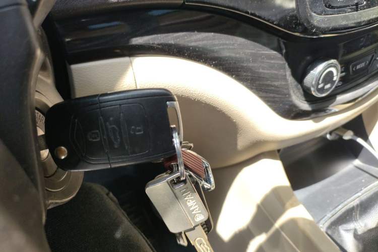 Used Baojun 730 2014 1.5L manual Comfort version 7 seats Vehicle Key