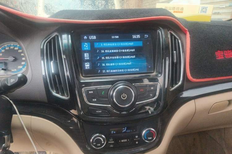 Used Baojun 730 2014 1.5L Manual Luxury Navigation ESP Version 7 Seats Audio And AC Panel