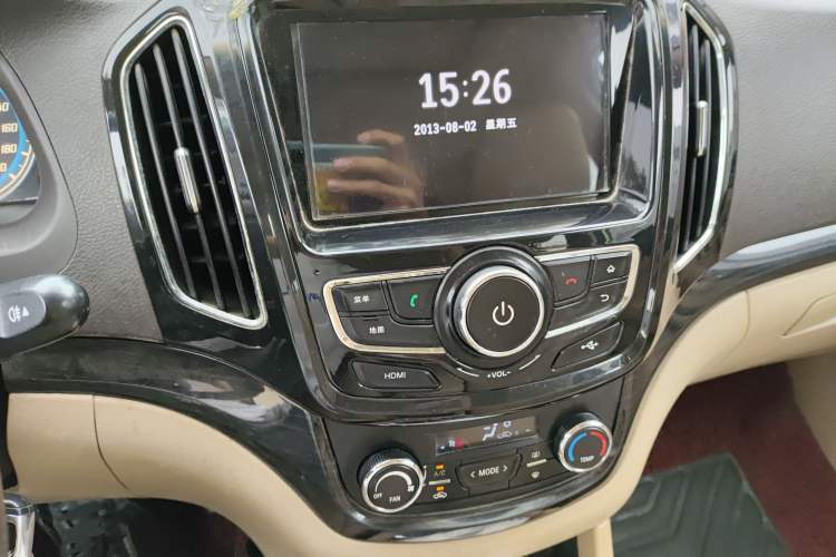 Used Baojun 730 2014 1.5L Manual Luxury Navigation ESP Version 7 Seats Audio And AC Panel