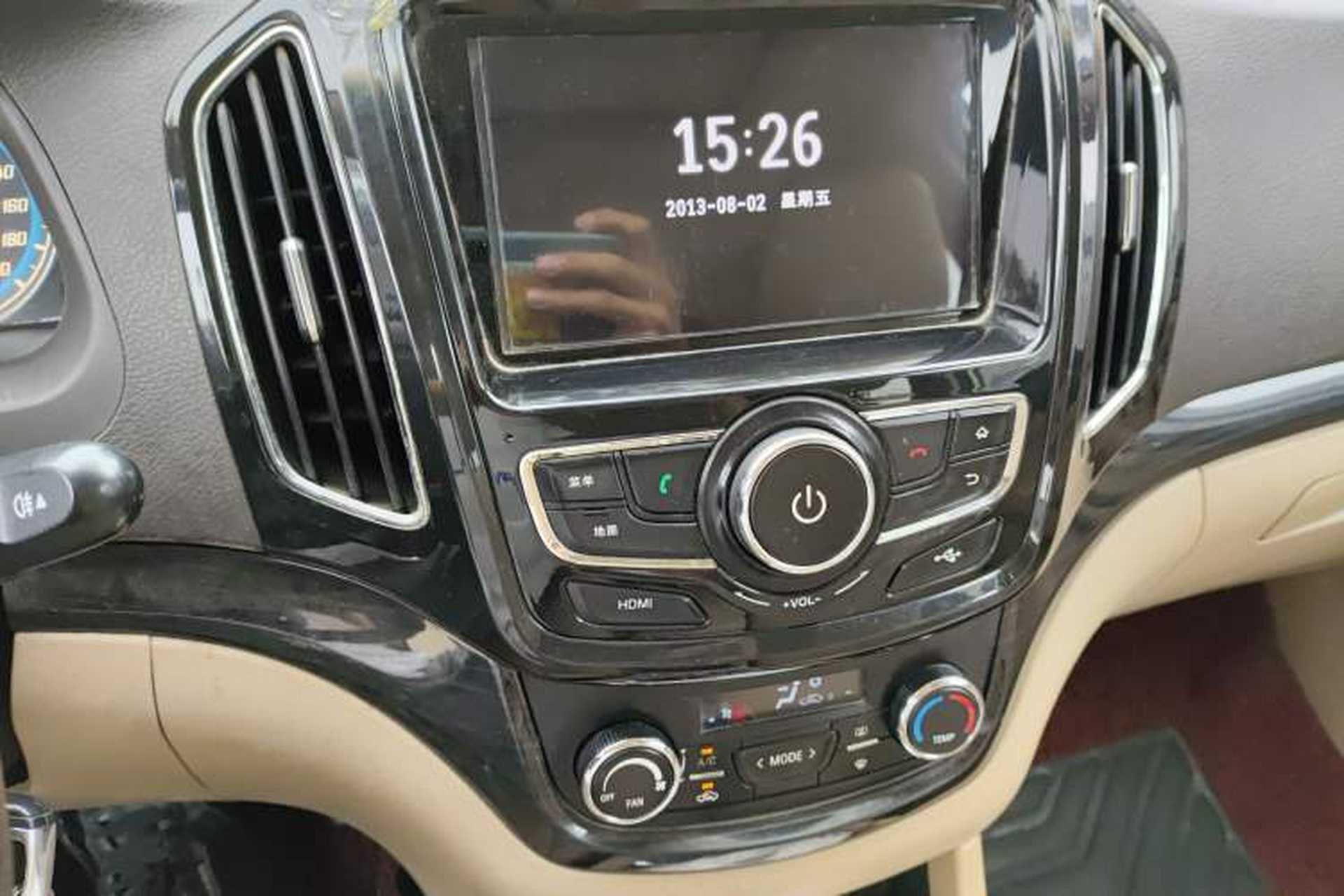 Used Baojun 730 2014 1.5L Manual Luxury Navigation ESP Version 7 Seats Audio And AC Panel